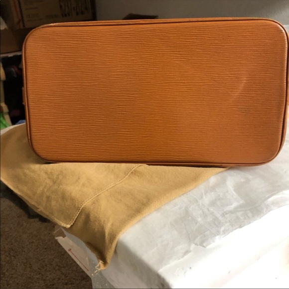 Authentic Louis Vuitton Alma Epi leather bag - Picture 4 of 8